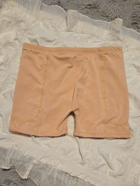 Nude Shapwear Shorts With Cinch Back Behind